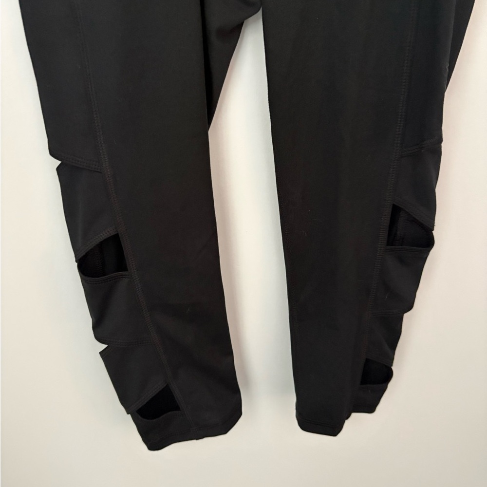 Champion Cropped Legging Capris with Leg Cut Outs Size Small (S)